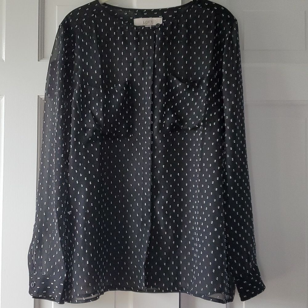 LOFT BLACK WHITE SWISS DOT SHEER BUTTON UP TOP SIZE LARGE POCKETS COLLARLESS